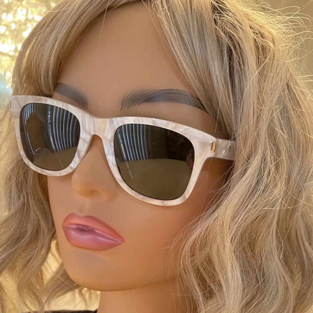Sale !!Saint Lauret Sunglasses - Picture 3 of 4